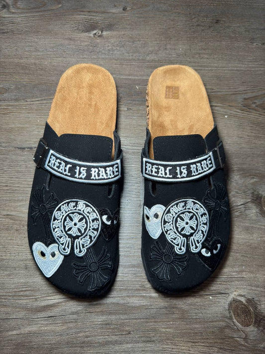 CLOGS: BLK HEART